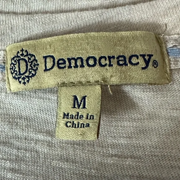 Democracy Beige Hot Llama T-Shirt - Size M - Picture 11 of 13